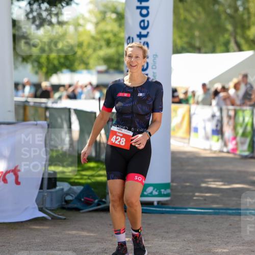 01.09.2024 - 17. Tribühne Triathlon Michael Strokosch http://msf.ph/oto/6911526 01.09.2024 12:06:22 Ziel 428 meine-sportfotos.de