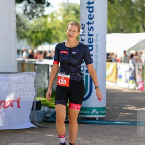 01.09.2024 - 17. Tribühne Triathlon Michael Strokosch http://msf.ph/oto/6911539 01.09.2024 12:06:23 Ziel 428 meine-sportfotos.de