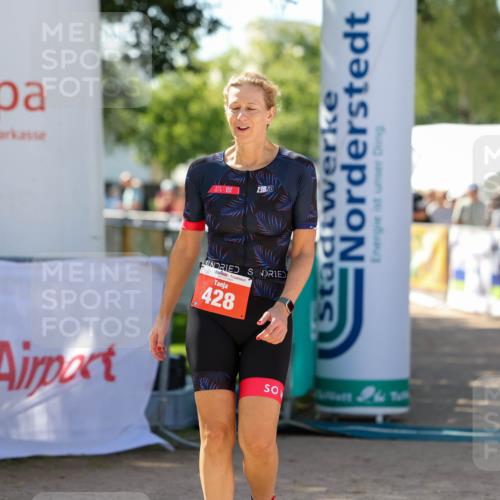 01.09.2024 - 17. Tribühne Triathlon Michael Strokosch http://msf.ph/oto/6911557 01.09.2024 12:06:23 Ziel 428 meine-sportfotos.de