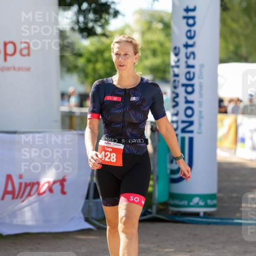 01.09.2024 - 17. Tribühne Triathlon Michael Strokosch http://msf.ph/oto/6911569 01.09.2024 12:06:23 Ziel 428 meine-sportfotos.de