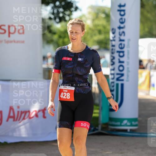 01.09.2024 - 17. Tribühne Triathlon Michael Strokosch http://msf.ph/oto/6911574 01.09.2024 12:06:24 Ziel 428 meine-sportfotos.de
