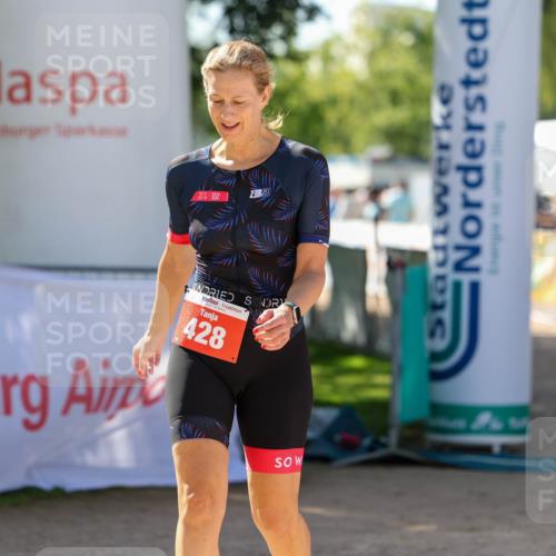 01.09.2024 - 17. Tribühne Triathlon Michael Strokosch http://msf.ph/oto/6911583 01.09.2024 12:06:24 Ziel 428 meine-sportfotos.de