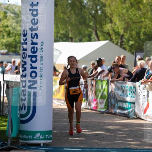 01.09.2024 - 17. Tribühne Triathlon Michael Strokosch http://msf.ph/oto/6911595 01.09.2024 12:07:13 Ziel 362 meine-sportfotos.de