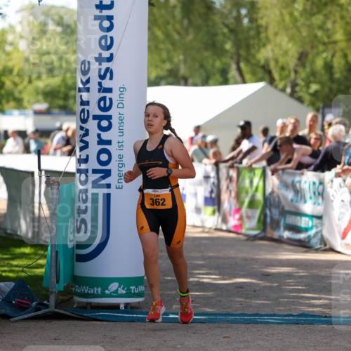 01.09.2024 - 17. Tribühne Triathlon Michael Strokosch http://msf.ph/oto/6911622 01.09.2024 12:07:14 Ziel 362 meine-sportfotos.de