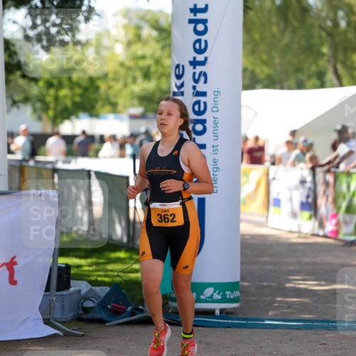 01.09.2024 - 17. Tribühne Triathlon Michael Strokosch http://msf.ph/oto/6911645 01.09.2024 12:07:14 Ziel 362 meine-sportfotos.de