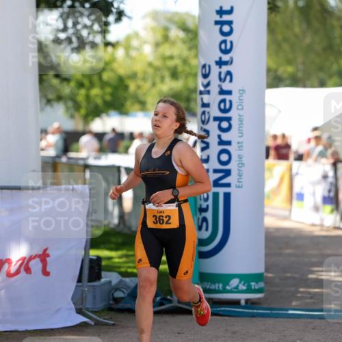 01.09.2024 - 17. Tribühne Triathlon Michael Strokosch http://msf.ph/oto/6911651 01.09.2024 12:07:15 Ziel 362 meine-sportfotos.de