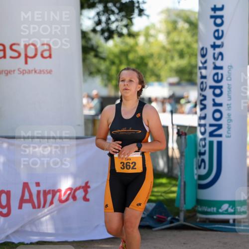 01.09.2024 - 17. Tribühne Triathlon Michael Strokosch http://msf.ph/oto/6911665 01.09.2024 12:07:15 Ziel 362 meine-sportfotos.de