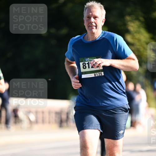 01.09.2024 - BARMER Alsterlauf Dr. Thomas Lammeyer http://msf.ph/oto/6911681 01.09.2024 09:45:44 Laufen 8122, 8125 meine-sportfotos.de