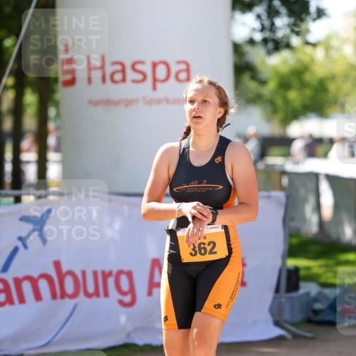 01.09.2024 - 17. Tribühne Triathlon Michael Strokosch http://msf.ph/oto/6911690 01.09.2024 12:07:16 Ziel 362 meine-sportfotos.de