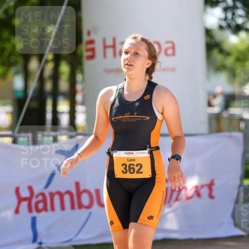 01.09.2024 - 17. Tribühne Triathlon Michael Strokosch http://msf.ph/oto/6911702 01.09.2024 12:07:16 Ziel 362 meine-sportfotos.de