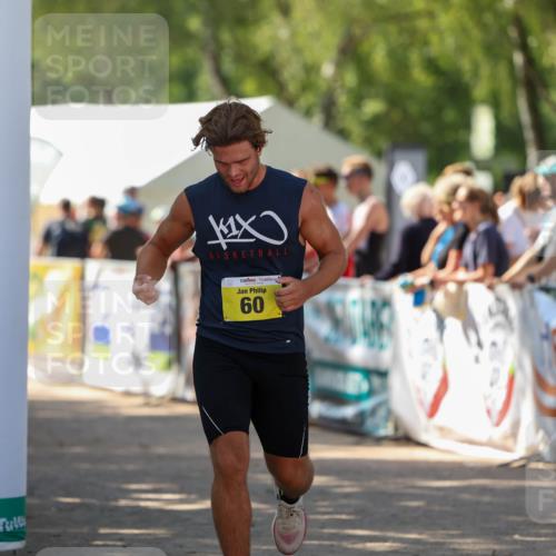 01.09.2024 - 17. Tribühne Triathlon Michael Strokosch http://msf.ph/oto/6911772 01.09.2024 12:07:33 Ziel 60, 373 meine-sportfotos.de