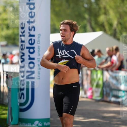 01.09.2024 - 17. Tribühne Triathlon Michael Strokosch http://msf.ph/oto/6911790 01.09.2024 12:07:34 Ziel 60, 373 meine-sportfotos.de