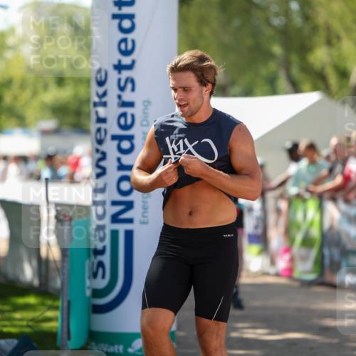 01.09.2024 - 17. Tribühne Triathlon Michael Strokosch http://msf.ph/oto/6911794 01.09.2024 12:07:34 Ziel 60, 373 meine-sportfotos.de