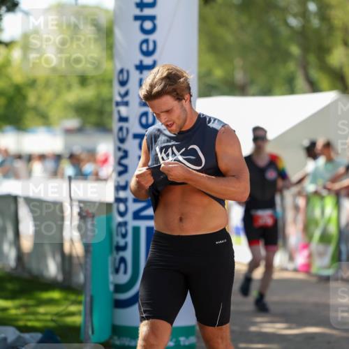 01.09.2024 - 17. Tribühne Triathlon Michael Strokosch http://msf.ph/oto/6911797 01.09.2024 12:07:35 Ziel 60, 373 meine-sportfotos.de