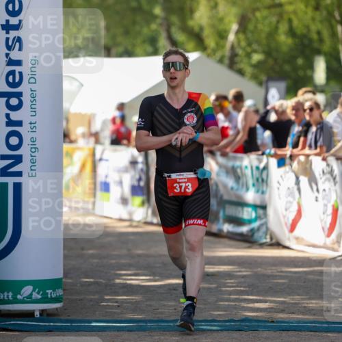 01.09.2024 - 17. Tribühne Triathlon Michael Strokosch http://msf.ph/oto/6911825 01.09.2024 12:07:37 Ziel 60, 373, 413 meine-sportfotos.de