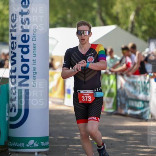 01.09.2024 - 17. Tribühne Triathlon Michael Strokosch http://msf.ph/oto/6911829 01.09.2024 12:07:37 Ziel 60, 373, 413 meine-sportfotos.de