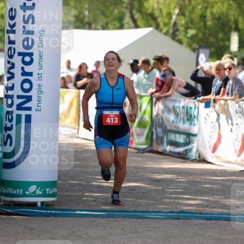 01.09.2024 - 17. Tribühne Triathlon Michael Strokosch http://msf.ph/oto/6911883 01.09.2024 12:07:42 Ziel 413 meine-sportfotos.de