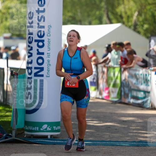 01.09.2024 - 17. Tribühne Triathlon Michael Strokosch http://msf.ph/oto/6911907 01.09.2024 12:07:43 Ziel 413 meine-sportfotos.de