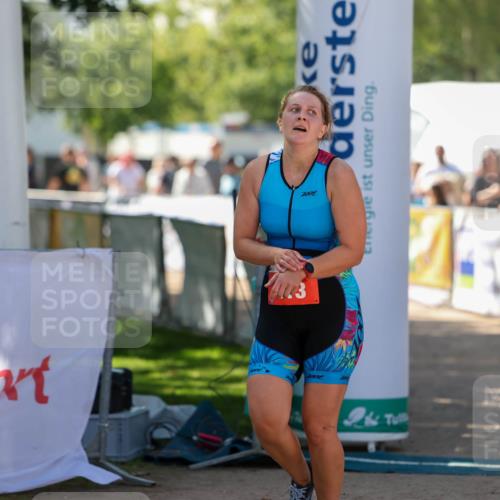 01.09.2024 - 17. Tribühne Triathlon Michael Strokosch http://msf.ph/oto/6911928 01.09.2024 12:07:44 Ziel 413 meine-sportfotos.de