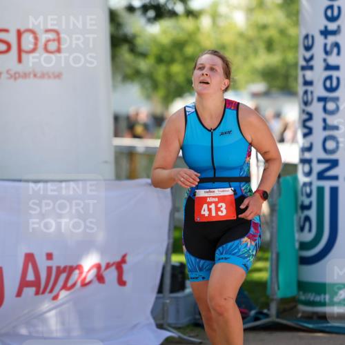 01.09.2024 - 17. Tribühne Triathlon Michael Strokosch http://msf.ph/oto/6911943 01.09.2024 12:07:44 Ziel 413 meine-sportfotos.de