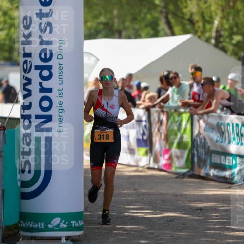 01.09.2024 - 17. Tribühne Triathlon Michael Strokosch http://msf.ph/oto/6911991 01.09.2024 12:07:58 Ziel 318, 442 meine-sportfotos.de