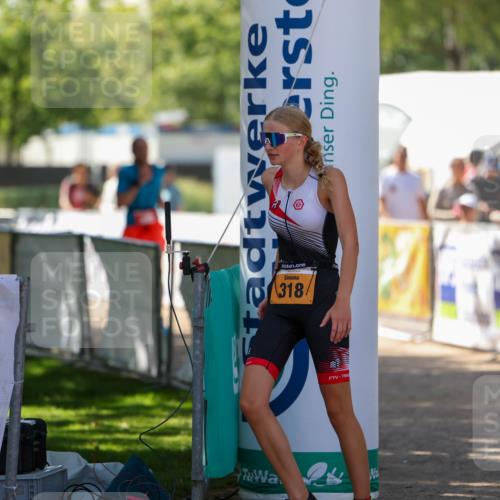01.09.2024 - 17. Tribühne Triathlon Michael Strokosch http://msf.ph/oto/6912033 01.09.2024 12:08:00 Ziel 318, 442 meine-sportfotos.de