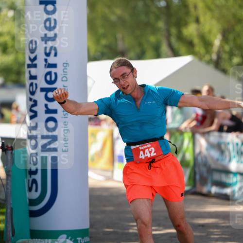 01.09.2024 - 17. Tribühne Triathlon Michael Strokosch http://msf.ph/oto/6912094 01.09.2024 12:08:05 Ziel 442 meine-sportfotos.de
