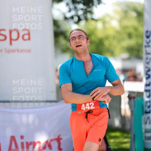 01.09.2024 - 17. Tribühne Triathlon Michael Strokosch http://msf.ph/oto/6912111 01.09.2024 12:08:06 Ziel 431, 442 meine-sportfotos.de