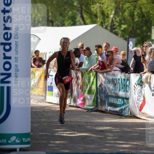 01.09.2024 - 17. Tribühne Triathlon Michael Strokosch http://msf.ph/oto/6912127 01.09.2024 12:08:11 Ziel 431 meine-sportfotos.de