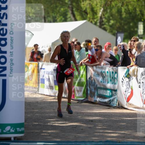 01.09.2024 - 17. Tribühne Triathlon Michael Strokosch http://msf.ph/oto/6912131 01.09.2024 12:08:11 Ziel 431 meine-sportfotos.de