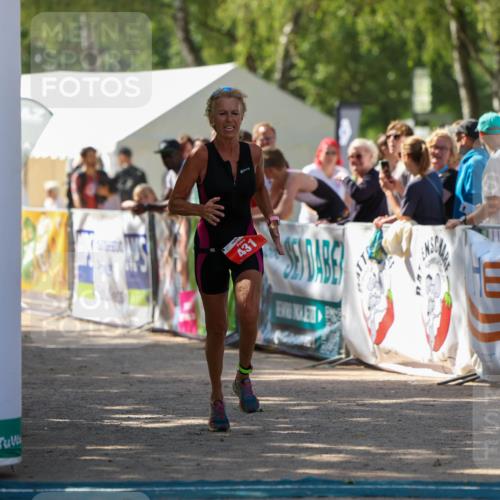 01.09.2024 - 17. Tribühne Triathlon Michael Strokosch http://msf.ph/oto/6912141 01.09.2024 12:08:12 Ziel 431 meine-sportfotos.de