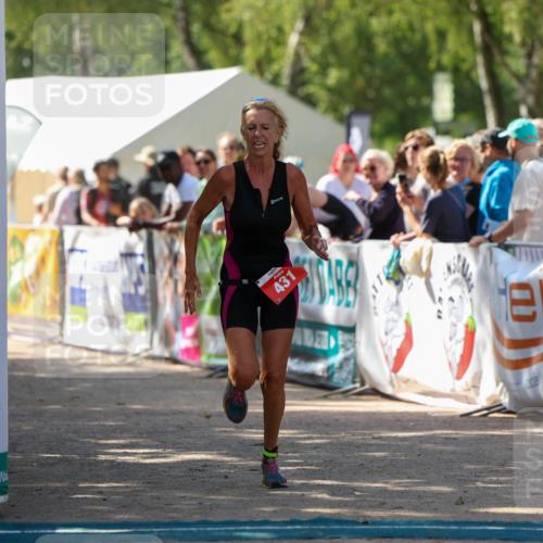 01.09.2024 - 17. Tribühne Triathlon Michael Strokosch http://msf.ph/oto/6912146 01.09.2024 12:08:12 Ziel 431 meine-sportfotos.de