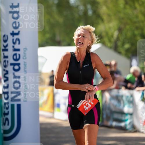 01.09.2024 - 17. Tribühne Triathlon Michael Strokosch http://msf.ph/oto/6912182 01.09.2024 12:08:14 Ziel 431 meine-sportfotos.de