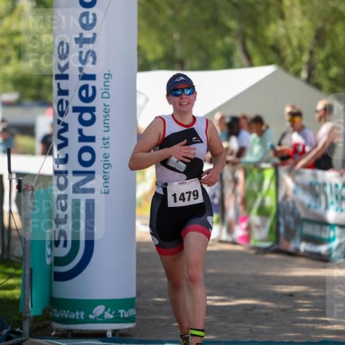 01.09.2024 - 17. Tribühne Triathlon Michael Strokosch http://msf.ph/oto/6912288 01.09.2024 12:08:21 Ziel 1479 meine-sportfotos.de
