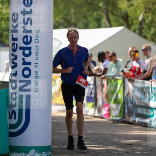 01.09.2024 - 17. Tribühne Triathlon Michael Strokosch http://msf.ph/oto/6912370 01.09.2024 12:08:28 Ziel 382 meine-sportfotos.de