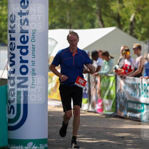 01.09.2024 - 17. Tribühne Triathlon Michael Strokosch http://msf.ph/oto/6912377 01.09.2024 12:08:28 Ziel 382 meine-sportfotos.de