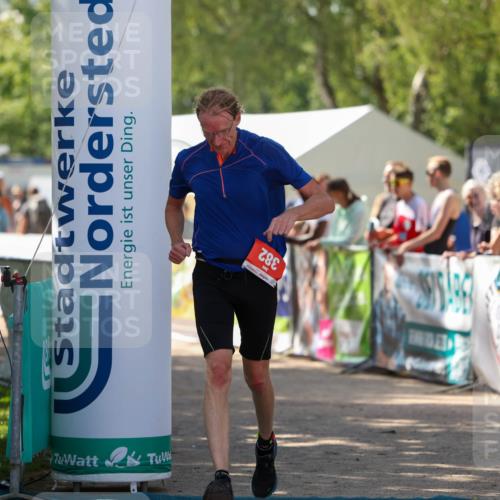01.09.2024 - 17. Tribühne Triathlon Michael Strokosch http://msf.ph/oto/6912396 01.09.2024 12:08:29 Ziel 382 meine-sportfotos.de