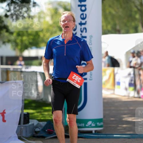 01.09.2024 - 17. Tribühne Triathlon Michael Strokosch http://msf.ph/oto/6912431 01.09.2024 12:08:30 Ziel 382 meine-sportfotos.de