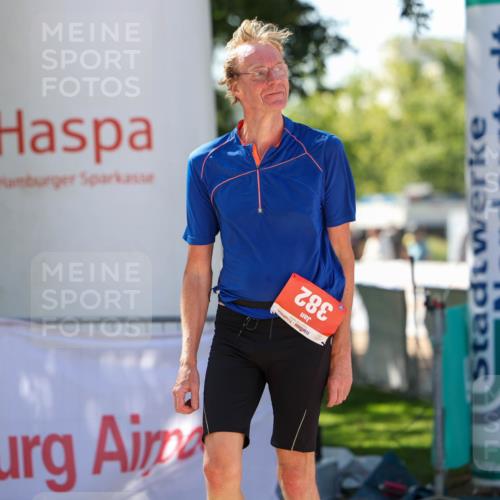 01.09.2024 - 17. Tribühne Triathlon Michael Strokosch http://msf.ph/oto/6912456 01.09.2024 12:08:31 Ziel 382 meine-sportfotos.de