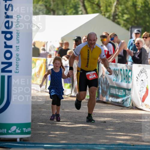 01.09.2024 - 17. Tribühne Triathlon Michael Strokosch http://msf.ph/oto/6912484 01.09.2024 12:08:48 Ziel 404 meine-sportfotos.de
