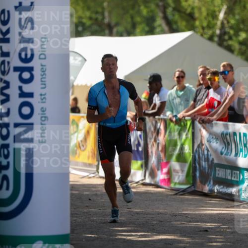 01.09.2024 - 17. Tribühne Triathlon Michael Strokosch http://msf.ph/oto/6912564 01.09.2024 12:08:54 Ziel 394, 395, 404, 409 meine-sportfotos.de