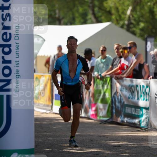 01.09.2024 - 17. Tribühne Triathlon Michael Strokosch http://msf.ph/oto/6912574 01.09.2024 12:08:54 Ziel 394, 395, 404, 409 meine-sportfotos.de