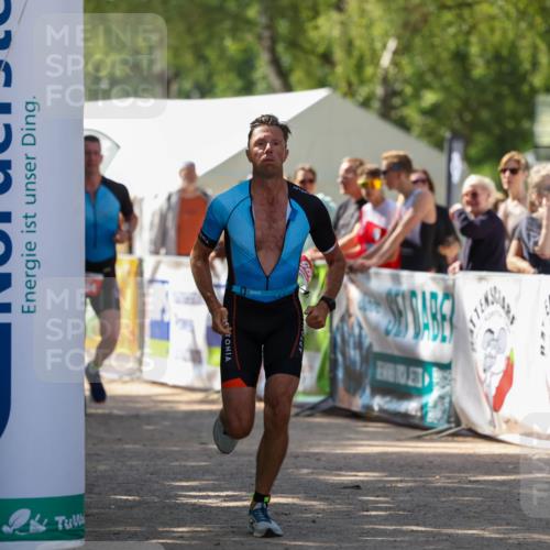 01.09.2024 - 17. Tribühne Triathlon Michael Strokosch http://msf.ph/oto/6912590 01.09.2024 12:08:55 Ziel 394, 395, 409 meine-sportfotos.de