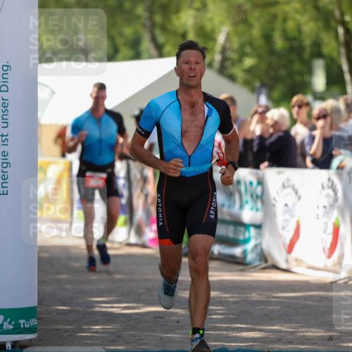 01.09.2024 - 17. Tribühne Triathlon Michael Strokosch http://msf.ph/oto/6912616 01.09.2024 12:08:56 Ziel 394, 395, 409 meine-sportfotos.de