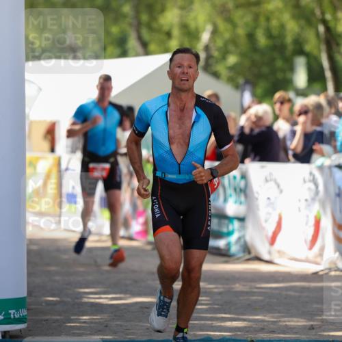 01.09.2024 - 17. Tribühne Triathlon Michael Strokosch http://msf.ph/oto/6912620 01.09.2024 12:08:56 Ziel 394, 395, 409 meine-sportfotos.de
