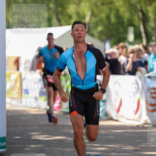 01.09.2024 - 17. Tribühne Triathlon Michael Strokosch http://msf.ph/oto/6912627 01.09.2024 12:08:56 Ziel 394, 395, 409 meine-sportfotos.de