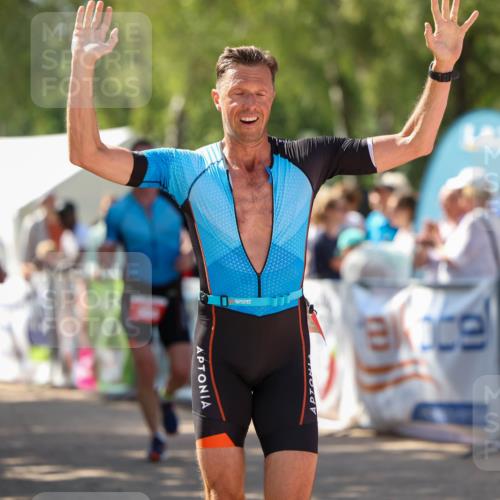 01.09.2024 - 17. Tribühne Triathlon Michael Strokosch http://msf.ph/oto/6912643 01.09.2024 12:08:57 Ziel 394, 395, 409 meine-sportfotos.de