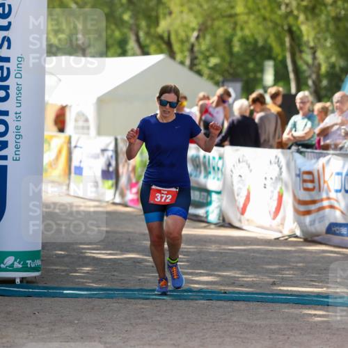 01.09.2024 - 17. Tribühne Triathlon Michael Strokosch http://msf.ph/oto/6912735 01.09.2024 12:09:43 Ziel 372 meine-sportfotos.de