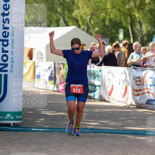 01.09.2024 - 17. Tribühne Triathlon Michael Strokosch http://msf.ph/oto/6912740 01.09.2024 12:09:43 Ziel 372 meine-sportfotos.de