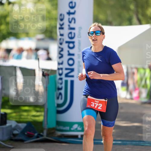 01.09.2024 - 17. Tribühne Triathlon Michael Strokosch http://msf.ph/oto/6912755 01.09.2024 12:09:45 Ziel 372 meine-sportfotos.de